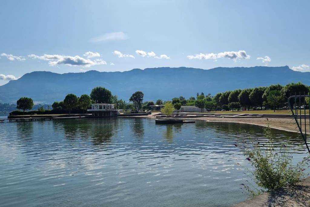 Avec Vue Panoramique Sur Les Montagnes *